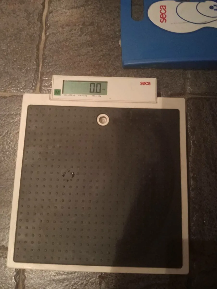 Seca 875 scale and seca height measure - Image 2