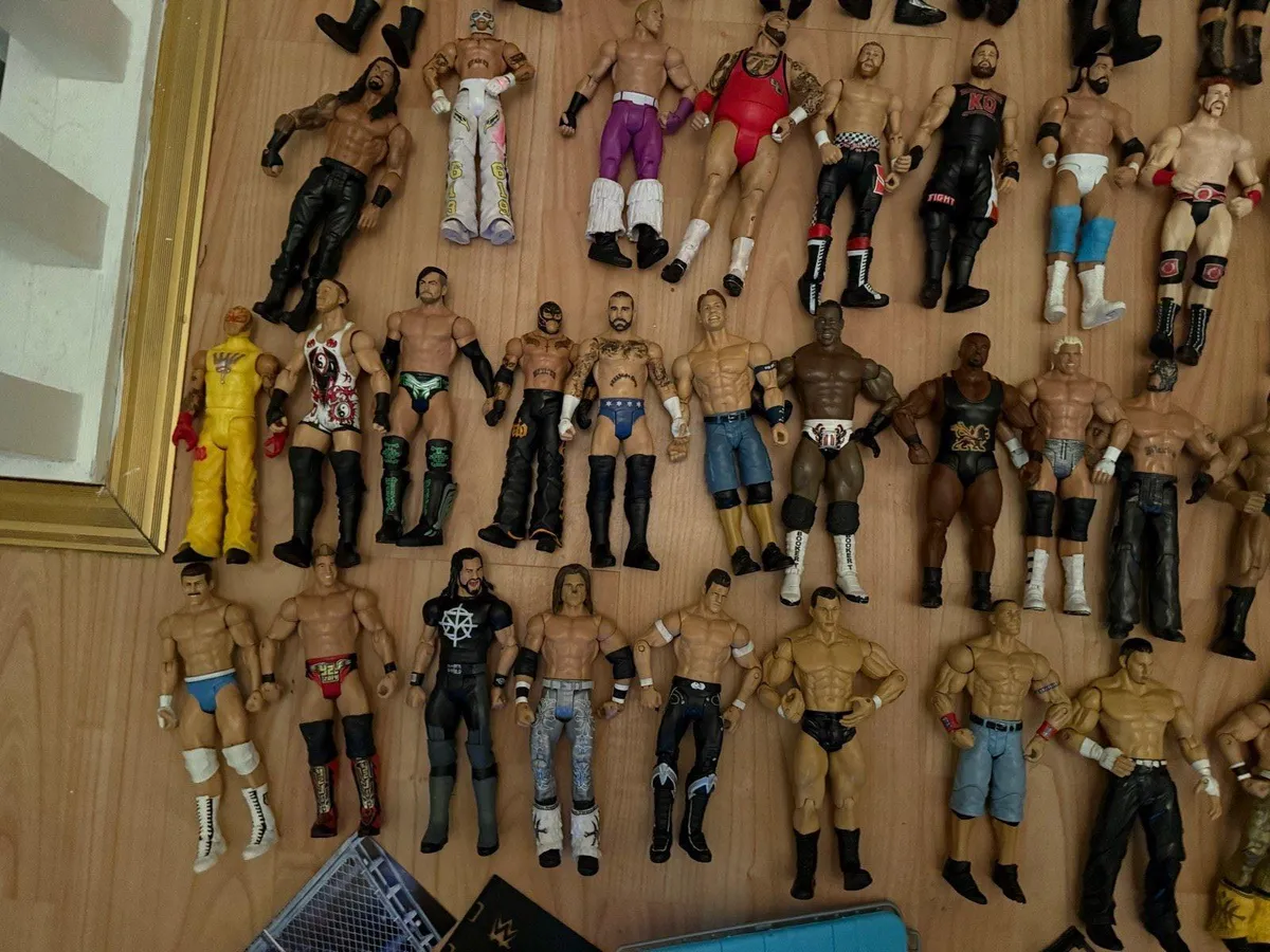 Wwe 50 wrestling figures , accessories & T shirts - Image 3