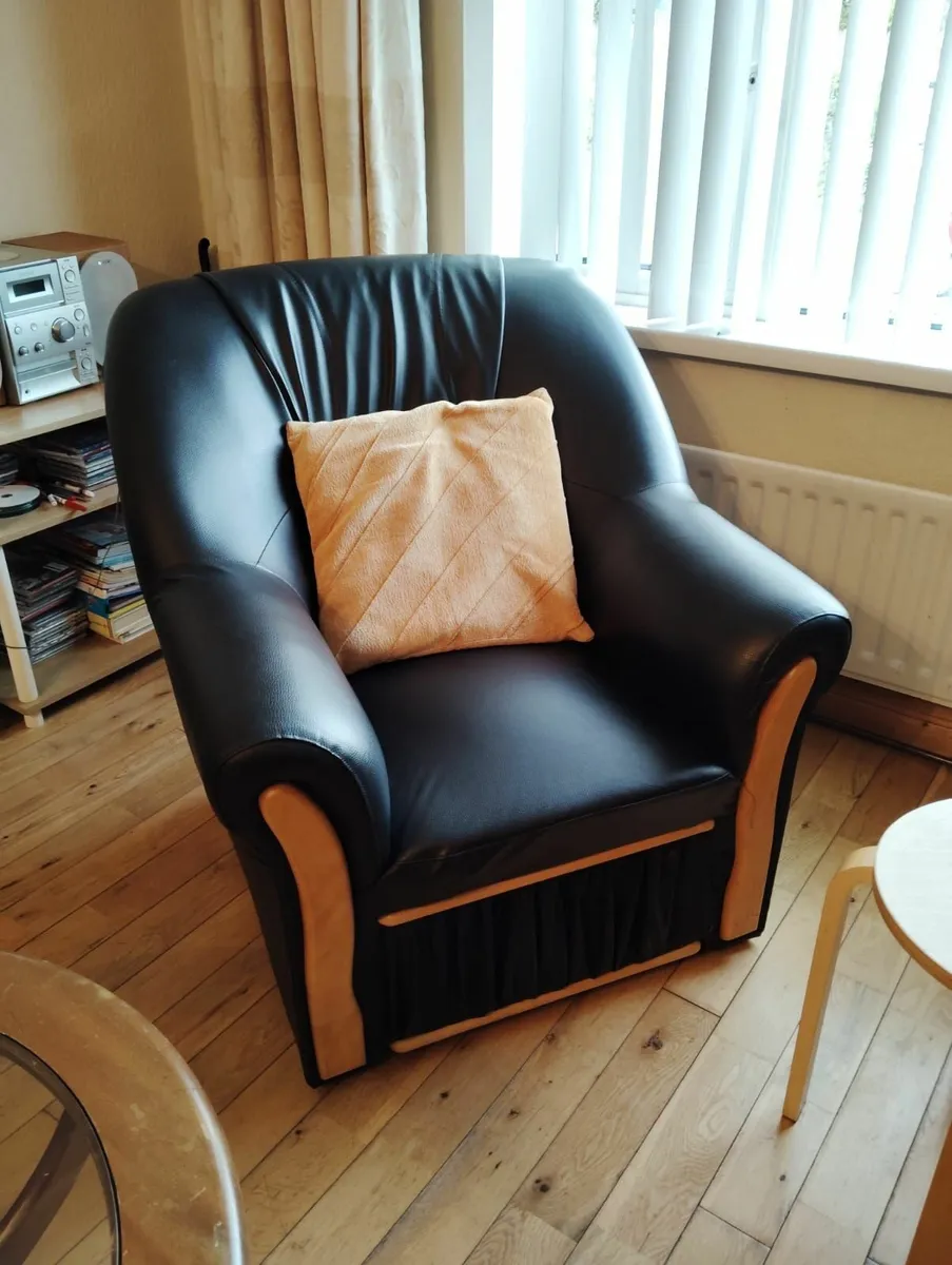 couch - Image 2
