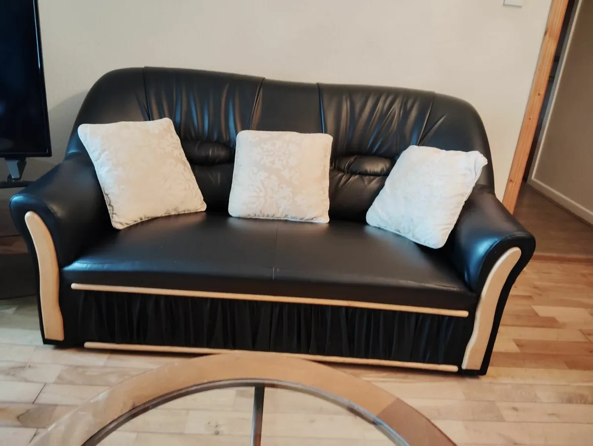 couch - Image 4
