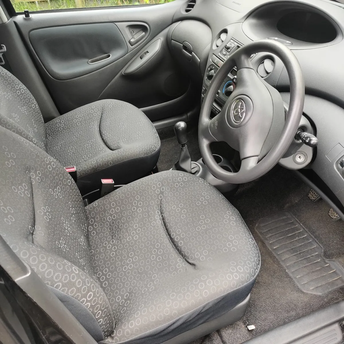 Toyota Yaris 2005 - Image 2