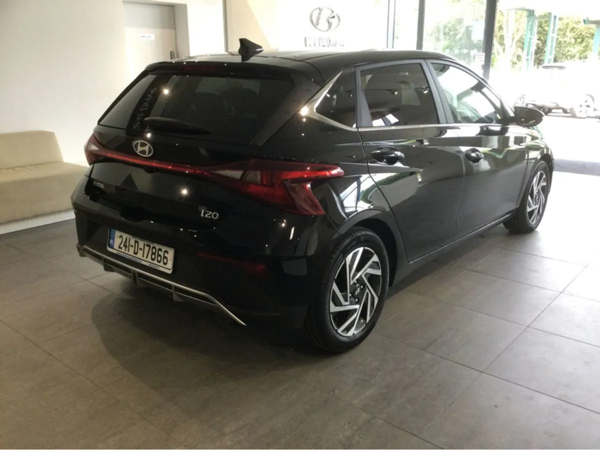 Hyundai i20 Deluxe Plus - Image 2