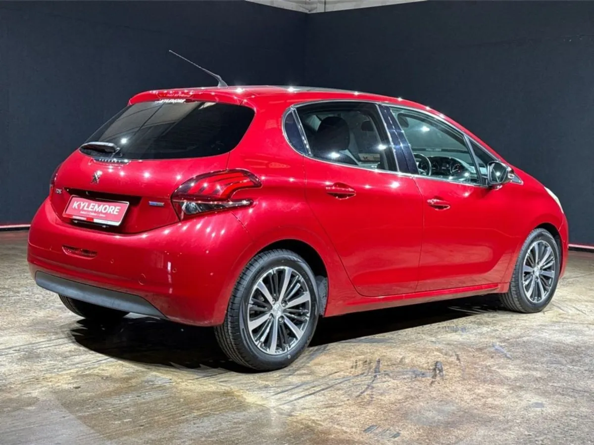 Peugeot 208 Low Mileage - Factory Alloys - Revers - Image 3