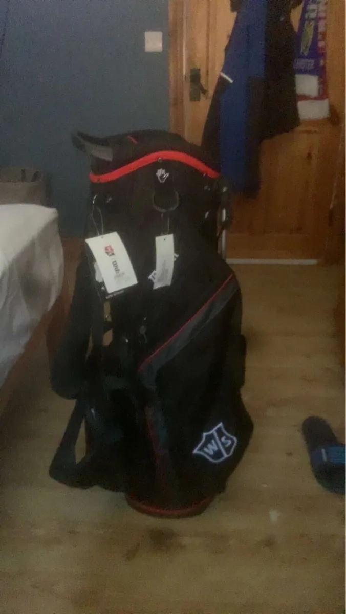 Wilson staff carry golf bag - Image 1