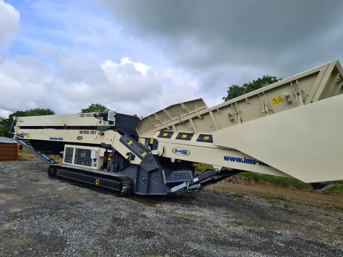 Tracked Feeder Stacker Conveyor - Image 1