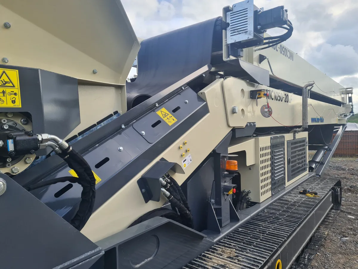 Tracked Feeder Stacker Conveyor - Image 3