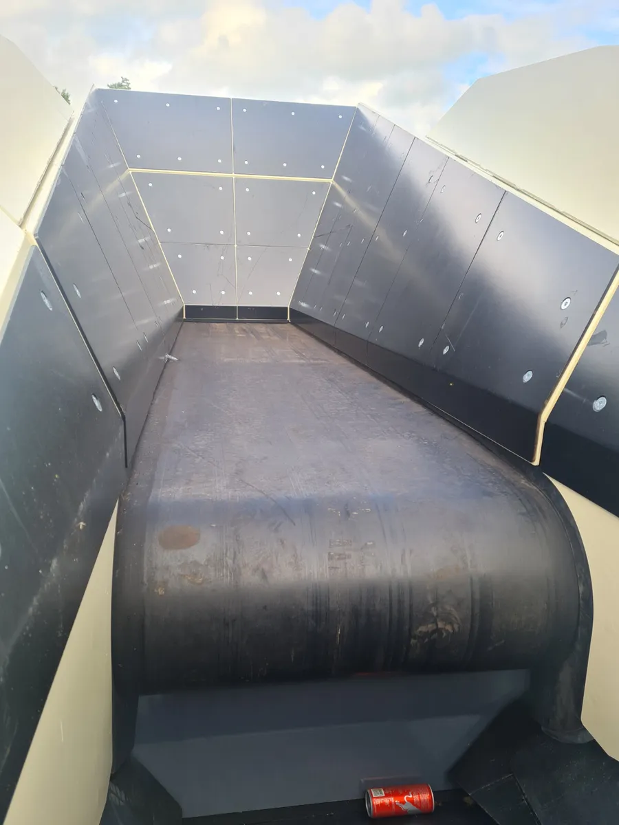Tracked Feeder Stacker Conveyor - Image 4