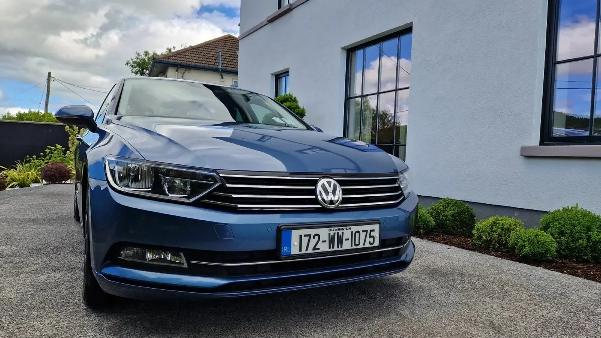 Volkswagen Passat 2017 - Image 2