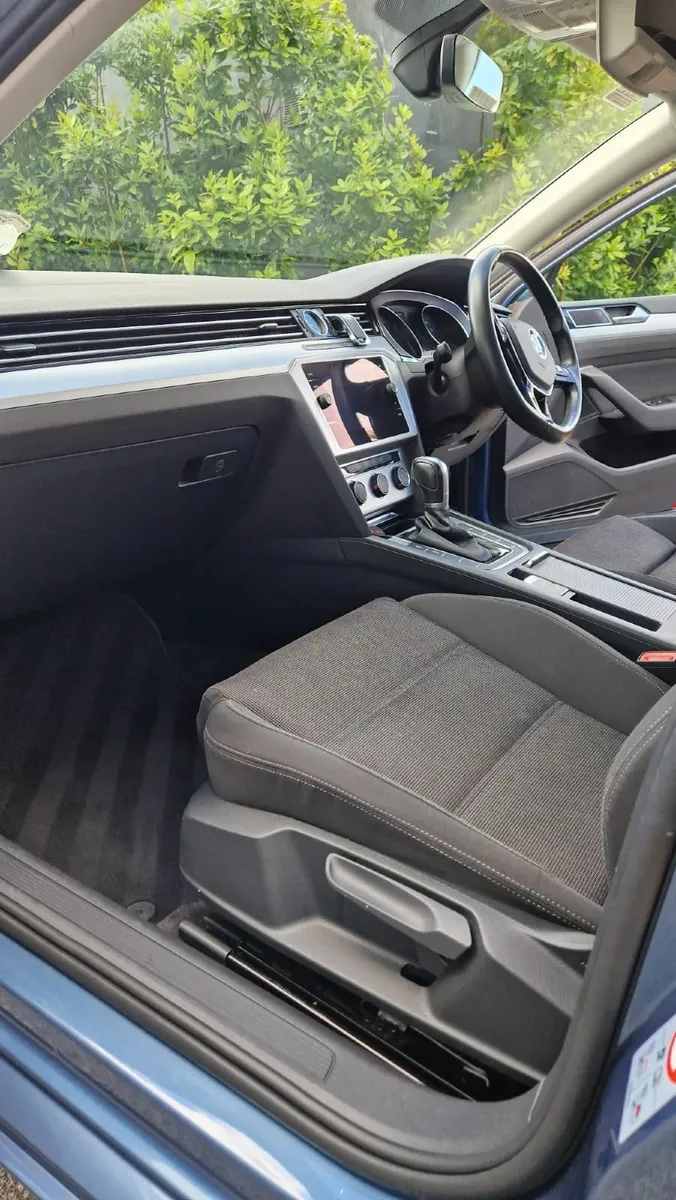Volkswagen Passat 2017 - Image 4