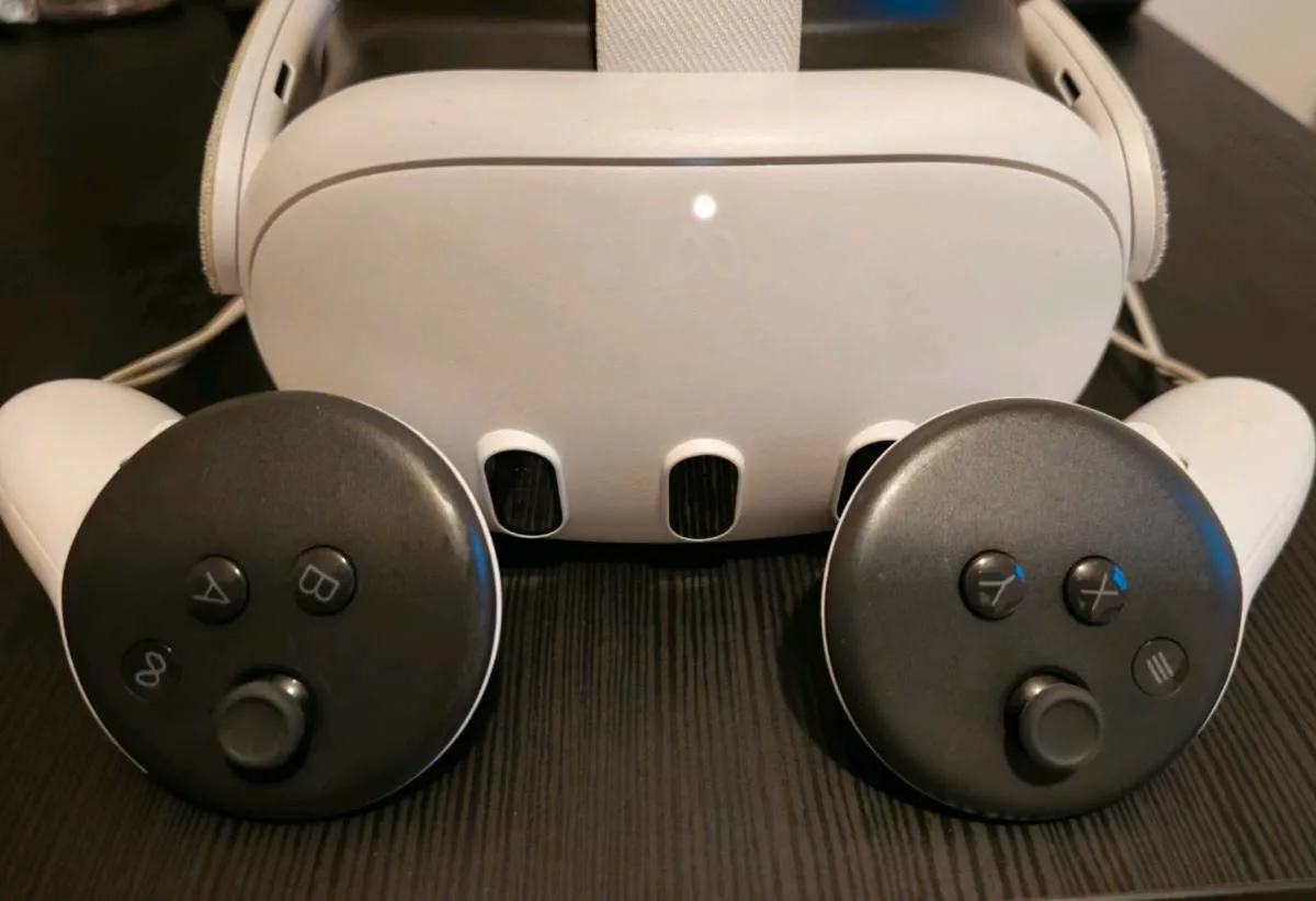 Meta Quest 3 VR 128GB - Image 1