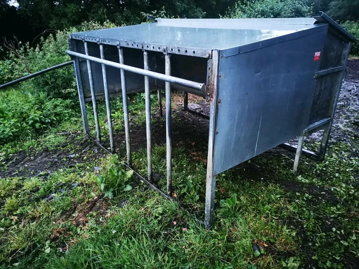 Foxes Weaning Calf Creep Feeder - Image 1