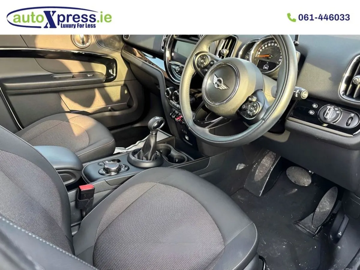 MINI Cooper D Crossover 2.0 Automatic - Image 2