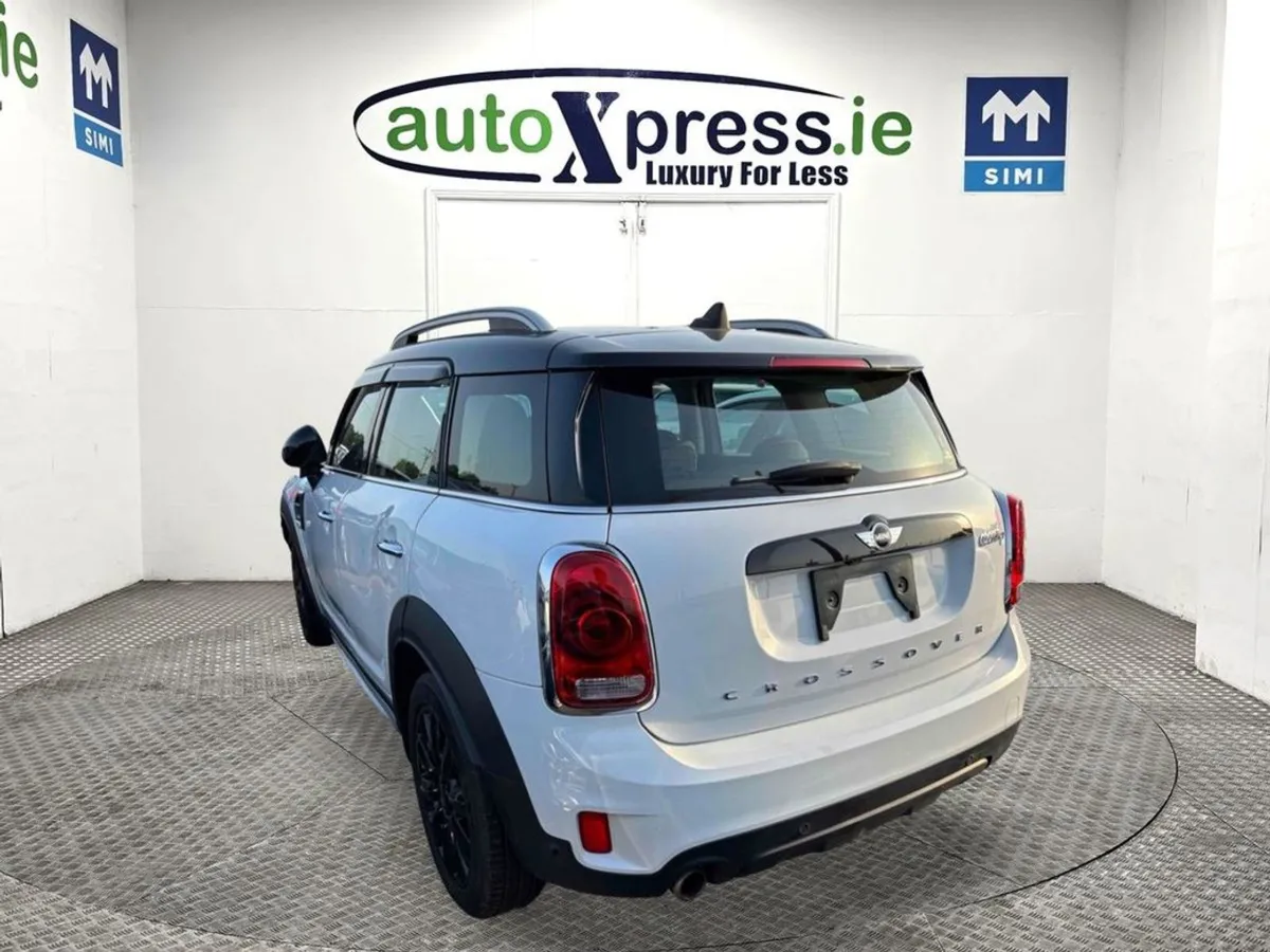 MINI Cooper D Crossover 2.0 Automatic - Image 3