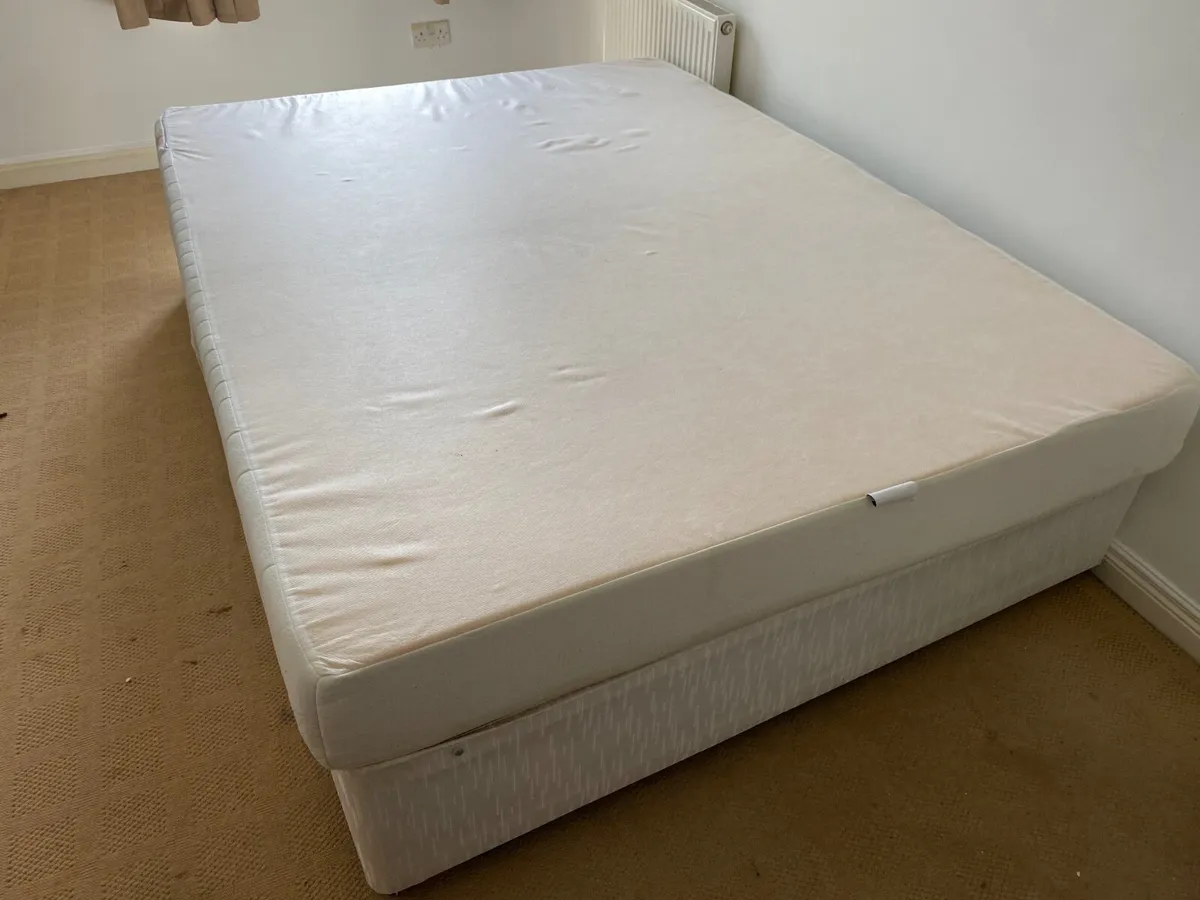 Free double beds and CD racks - Image 2