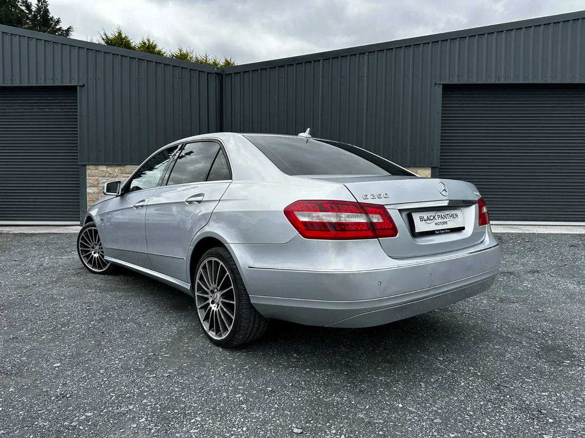 Mercedes-Benz E250 11’ 204BHP AUTOMATIC/FRESH NCT - Image 3