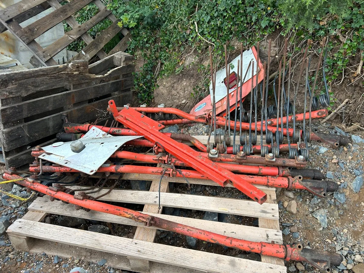 Kuhn 7301 Rake PARTS ONLY - Image 3
