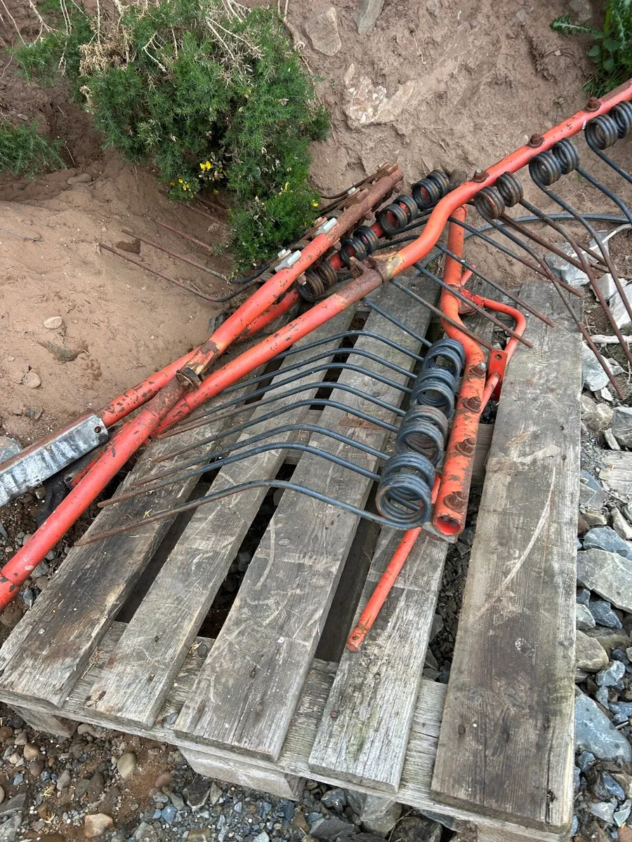 Kuhn 7301 Rake PARTS ONLY - Image 4