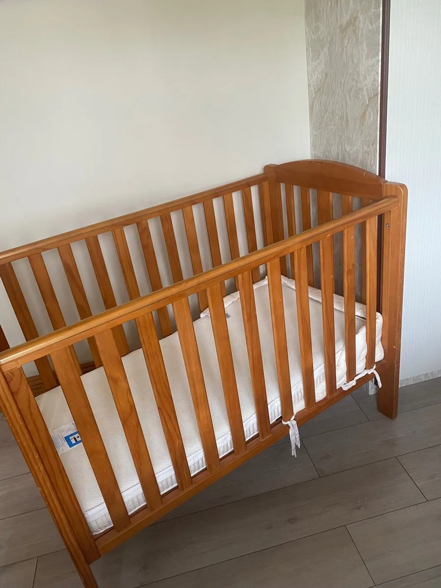 Baby cot - Image 1