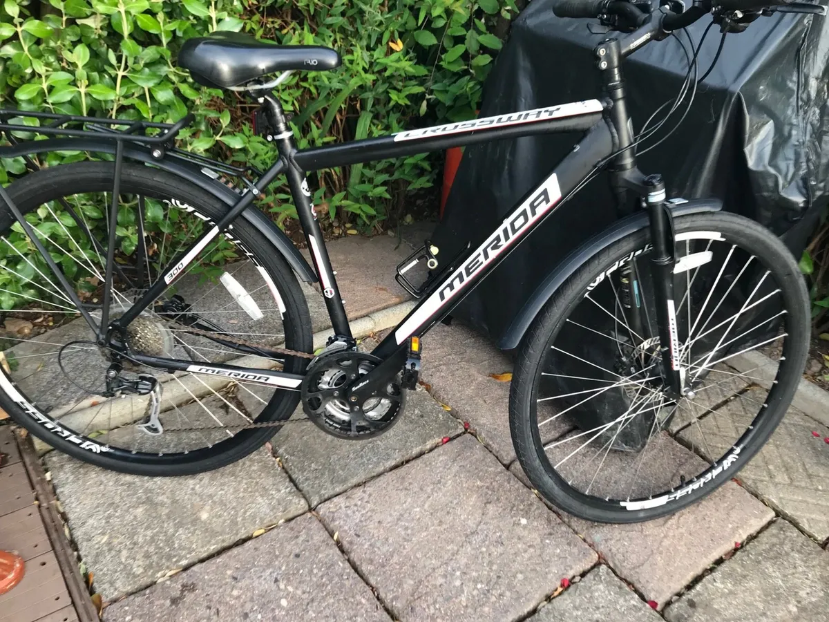 Merida Crossway Hybrid Bike - Image 1