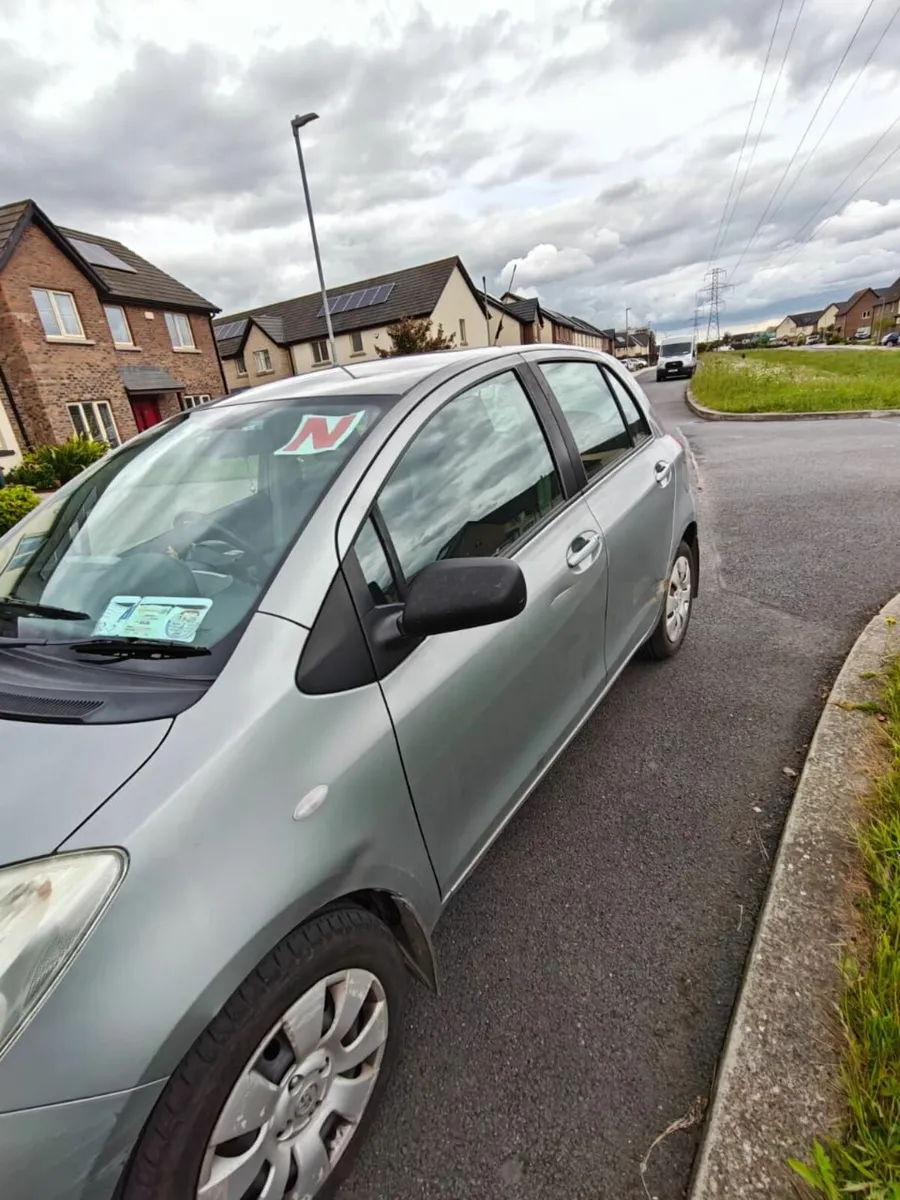 Toyota Yaris 2009 - Image 2