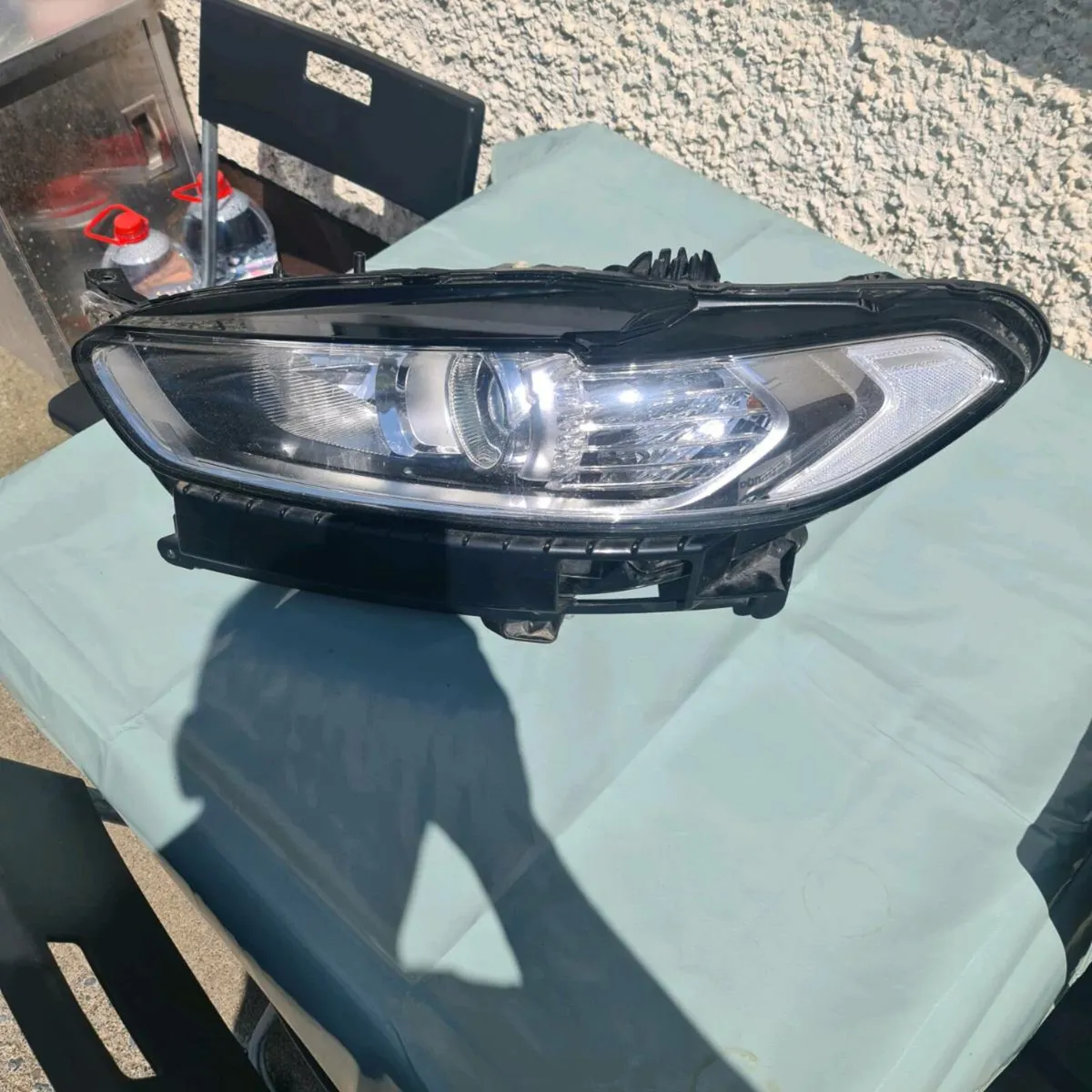 Ford Mondeo left headlight 2015 up - Image 2