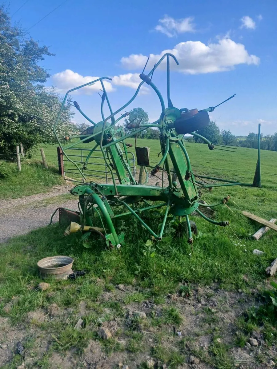 Krone tedder - Image 1