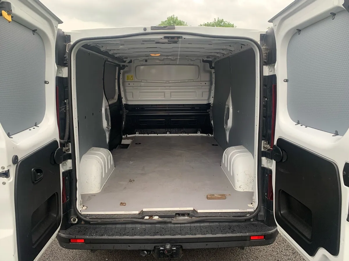 Opel Vivaro  Only 154kms …Spotless van - Image 4
