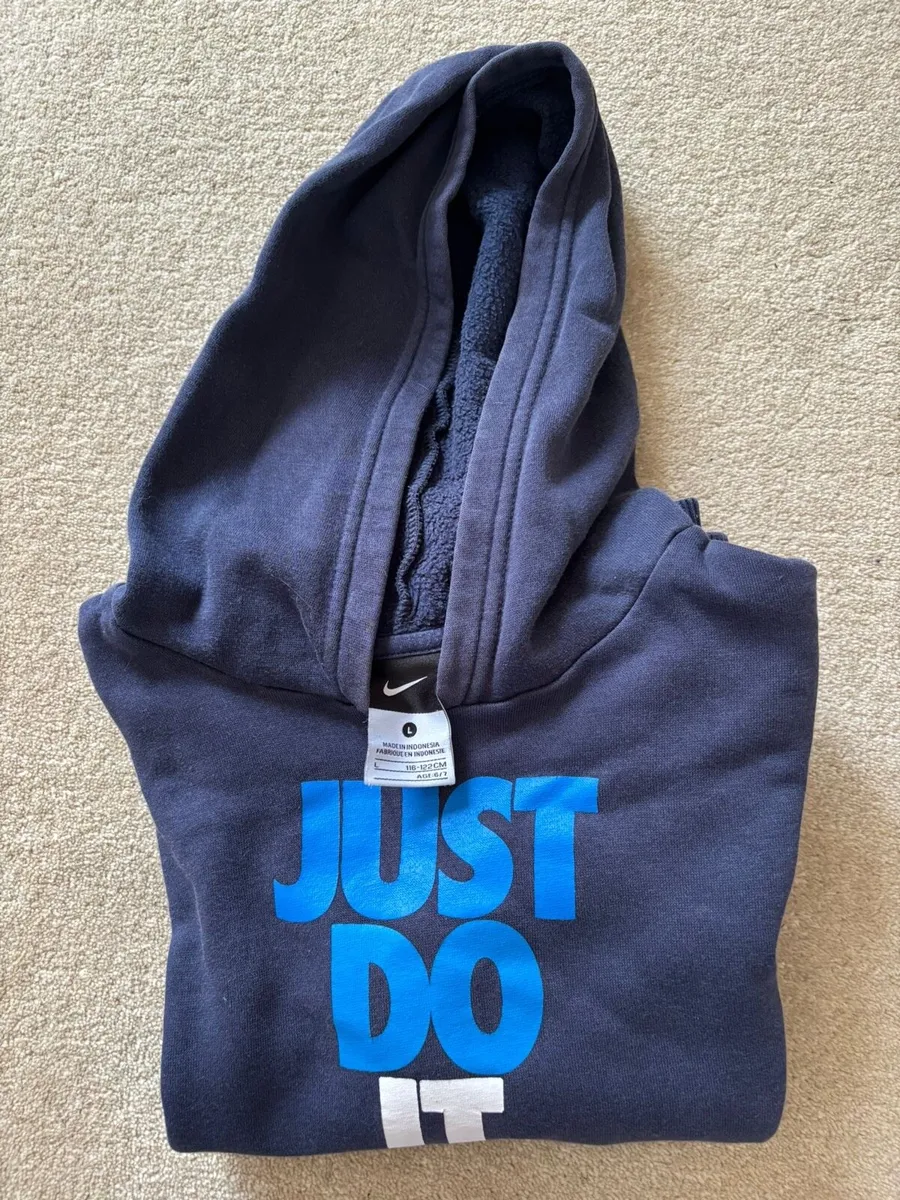 Nike navy hoodie age 6-7 - Image 3