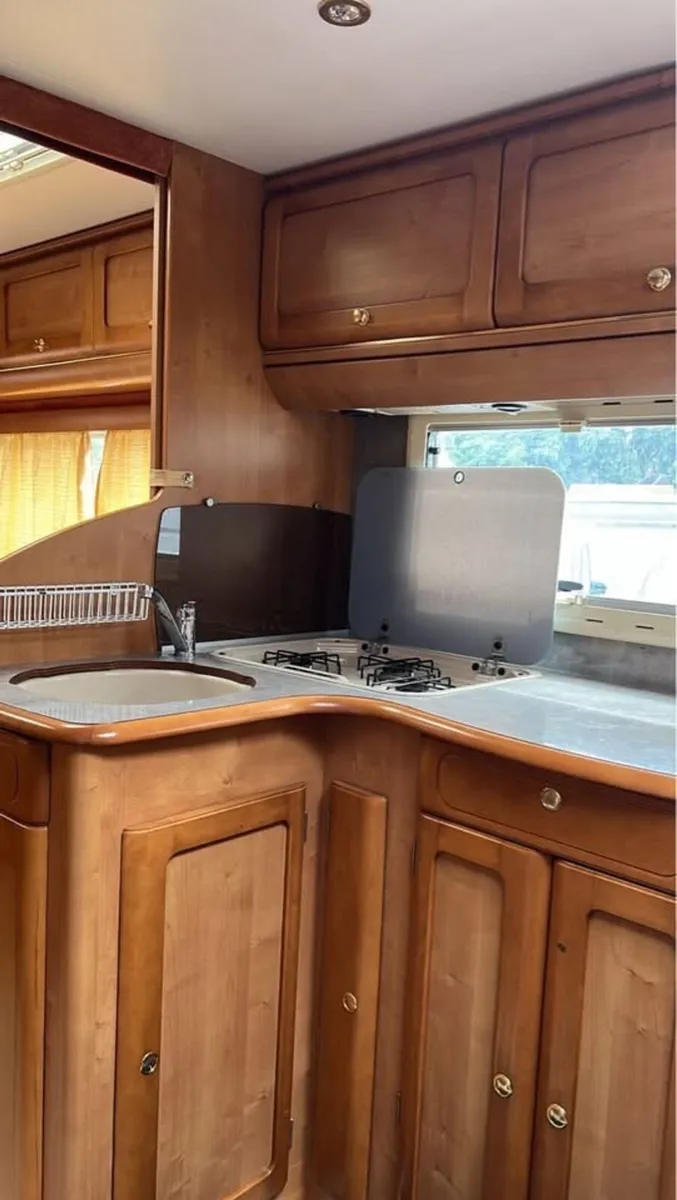 2005 Rapido 2,8Td low profile fix bed - Image 3