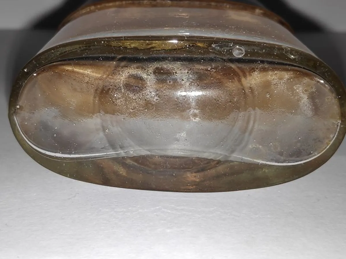 Antique glass hip flask leather bound with  silver plated screw top - Image 3
