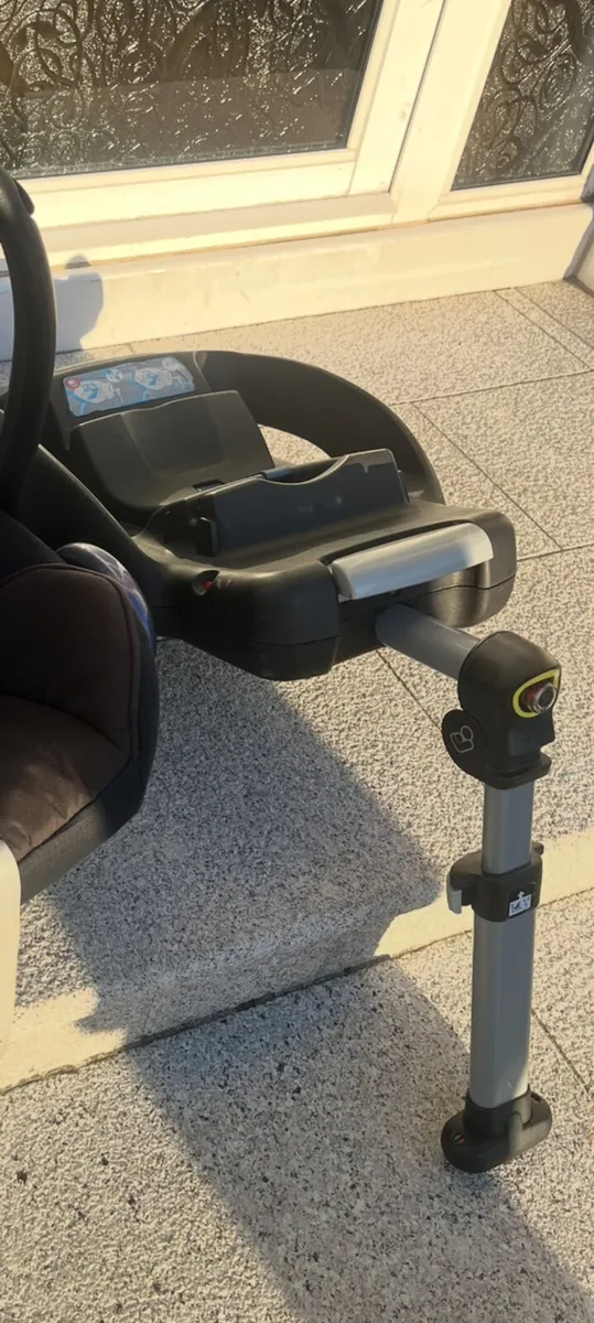 Maxi Cosi Isofix base - Image 1