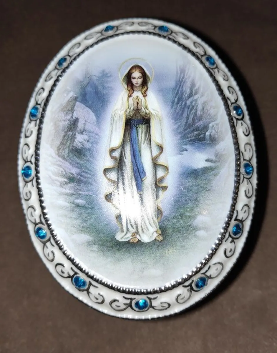 Our Lady of Lourdes by Hector Garrido porcelain musical rosary box - Image 1