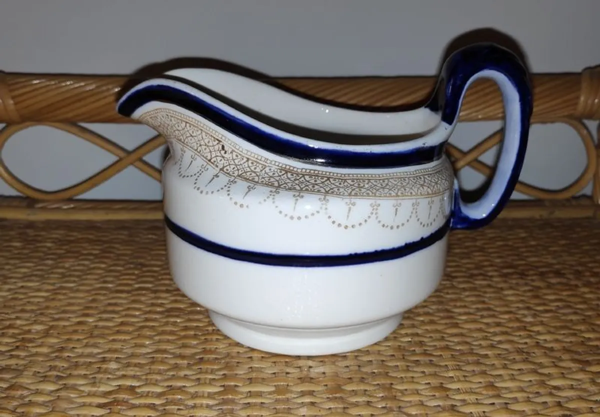 Losol Ware blue & white  sauce/ gravy boat - Image 1