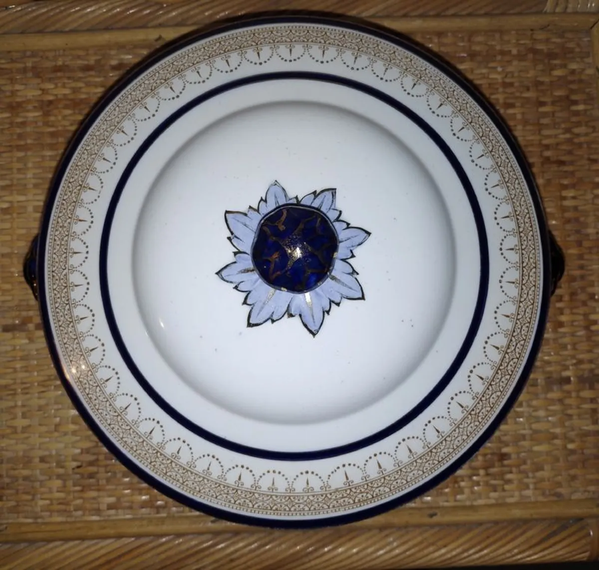 Losol Ware 2 vegetable tureens, blue & white with gilt accents - Image 2