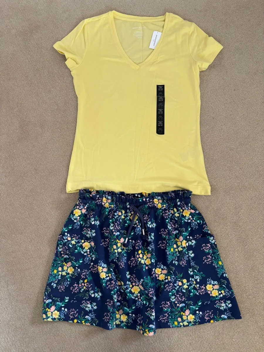 T-shirt and skirt set size XS and 12 - Image 1