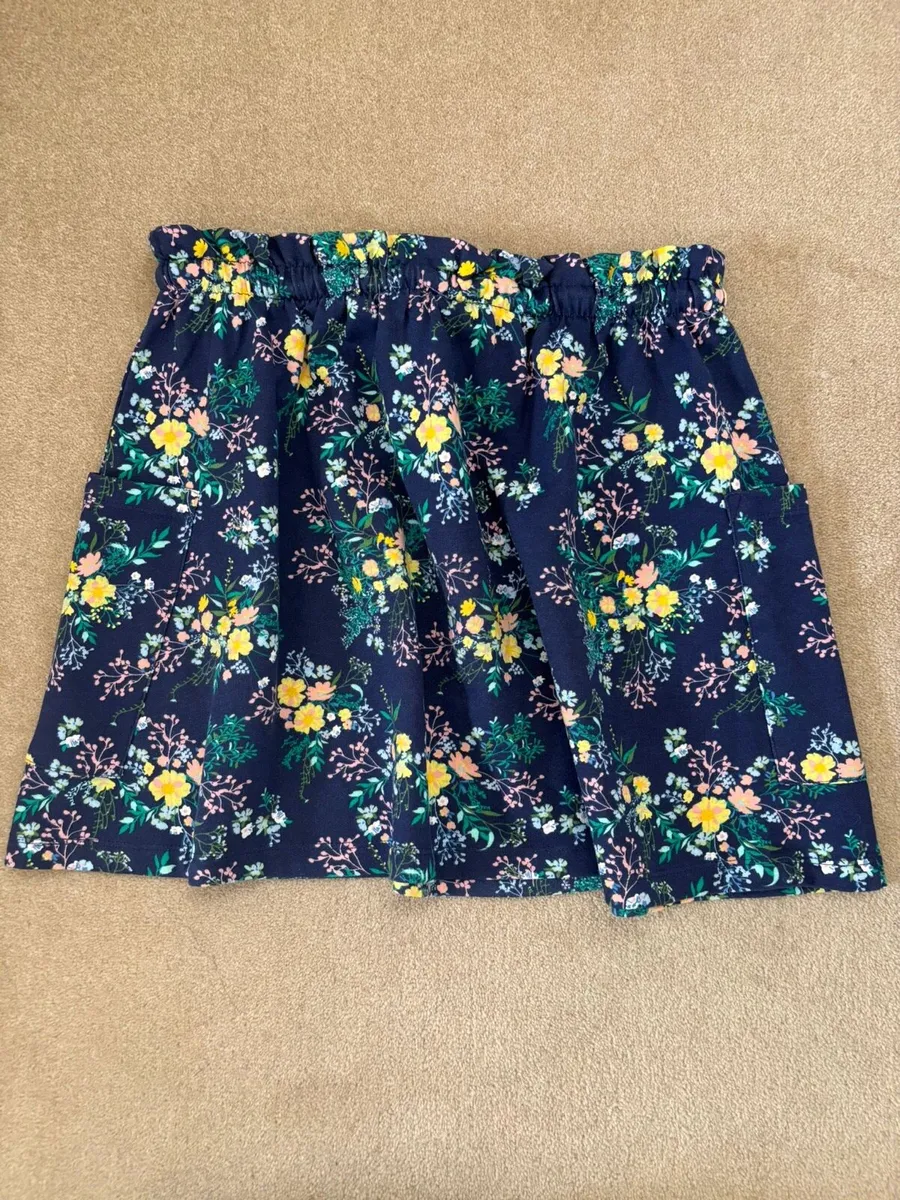 T-shirt and skirt set size XS and 12 - Image 2