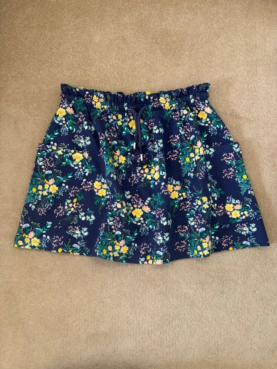 T-shirt and skirt set size XS and 12 - Image 4