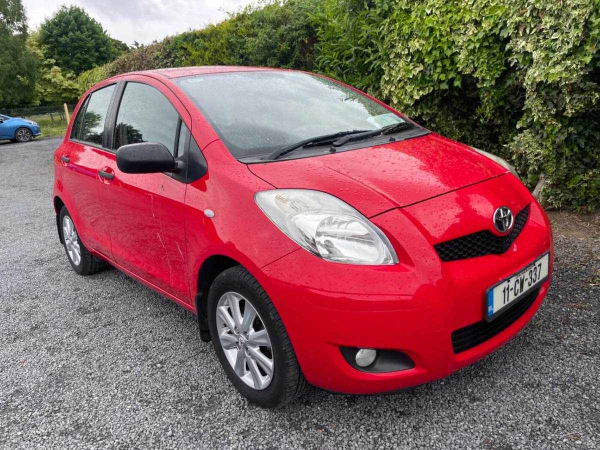 Toyota Yaris 2011 - Image 2