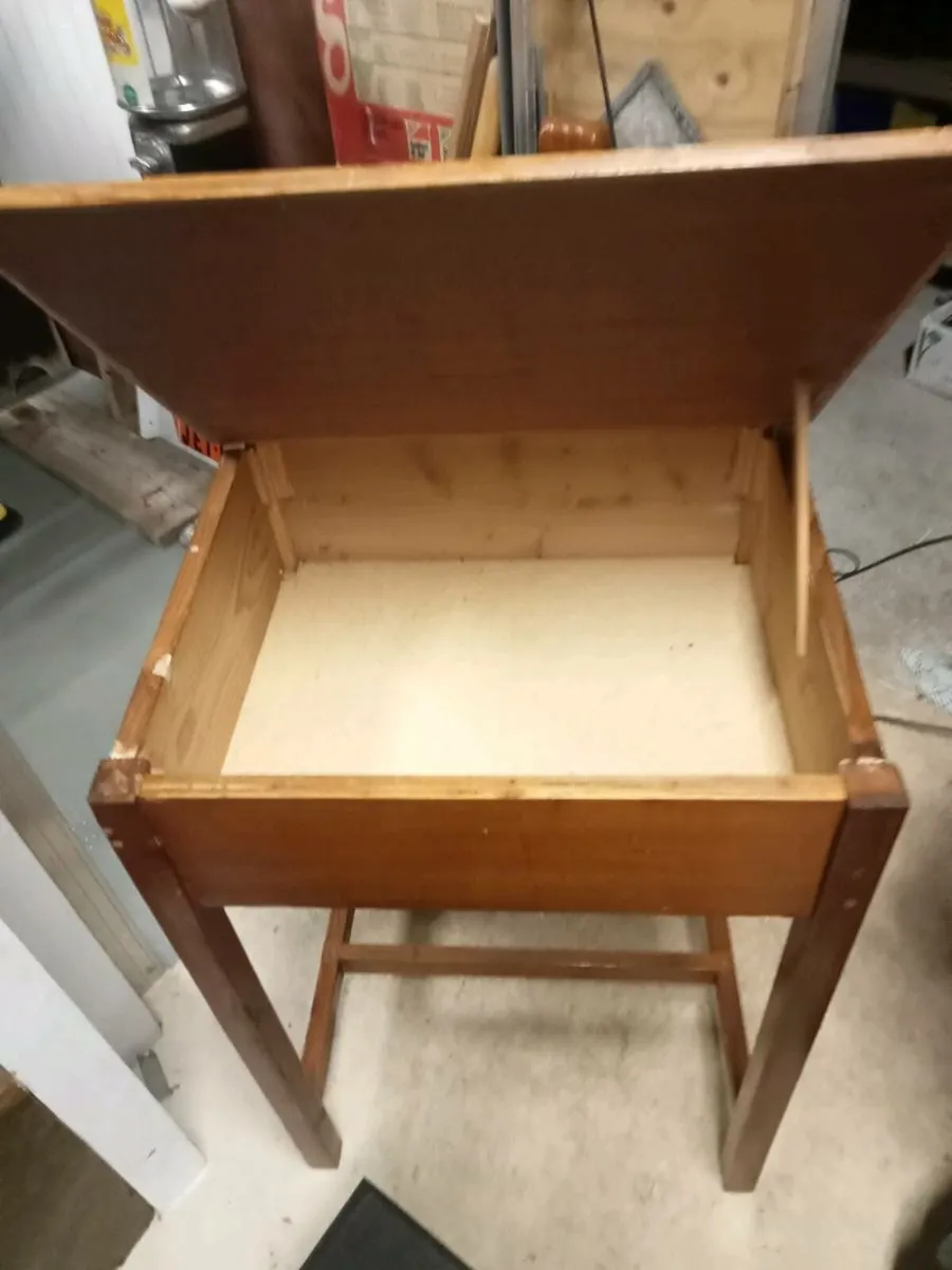 Old school desk - Image 2