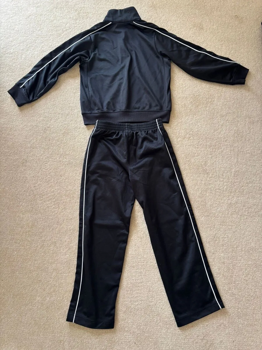 Nike black tracksuit age 7-8 - Image 2