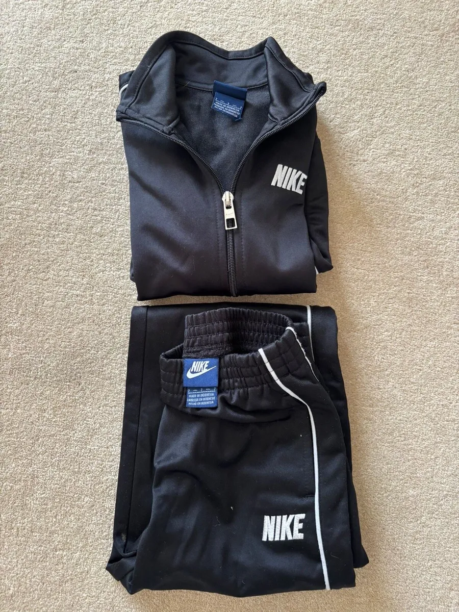 Nike black tracksuit age 7-8 - Image 3