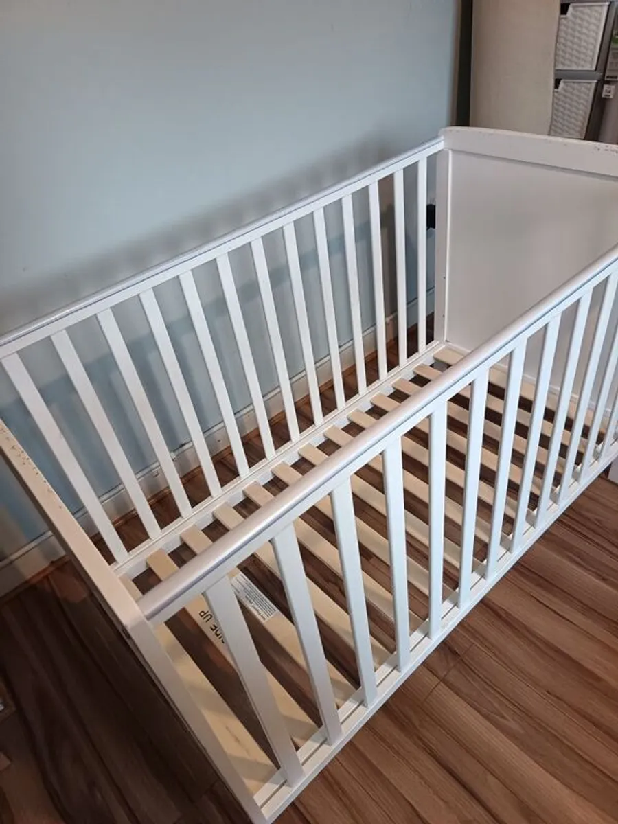 Baby cot - Image 1