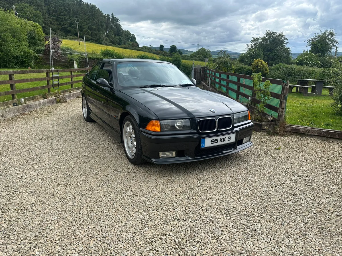 BMW M3 3.0 Manual 1995 Coupe - Image 2