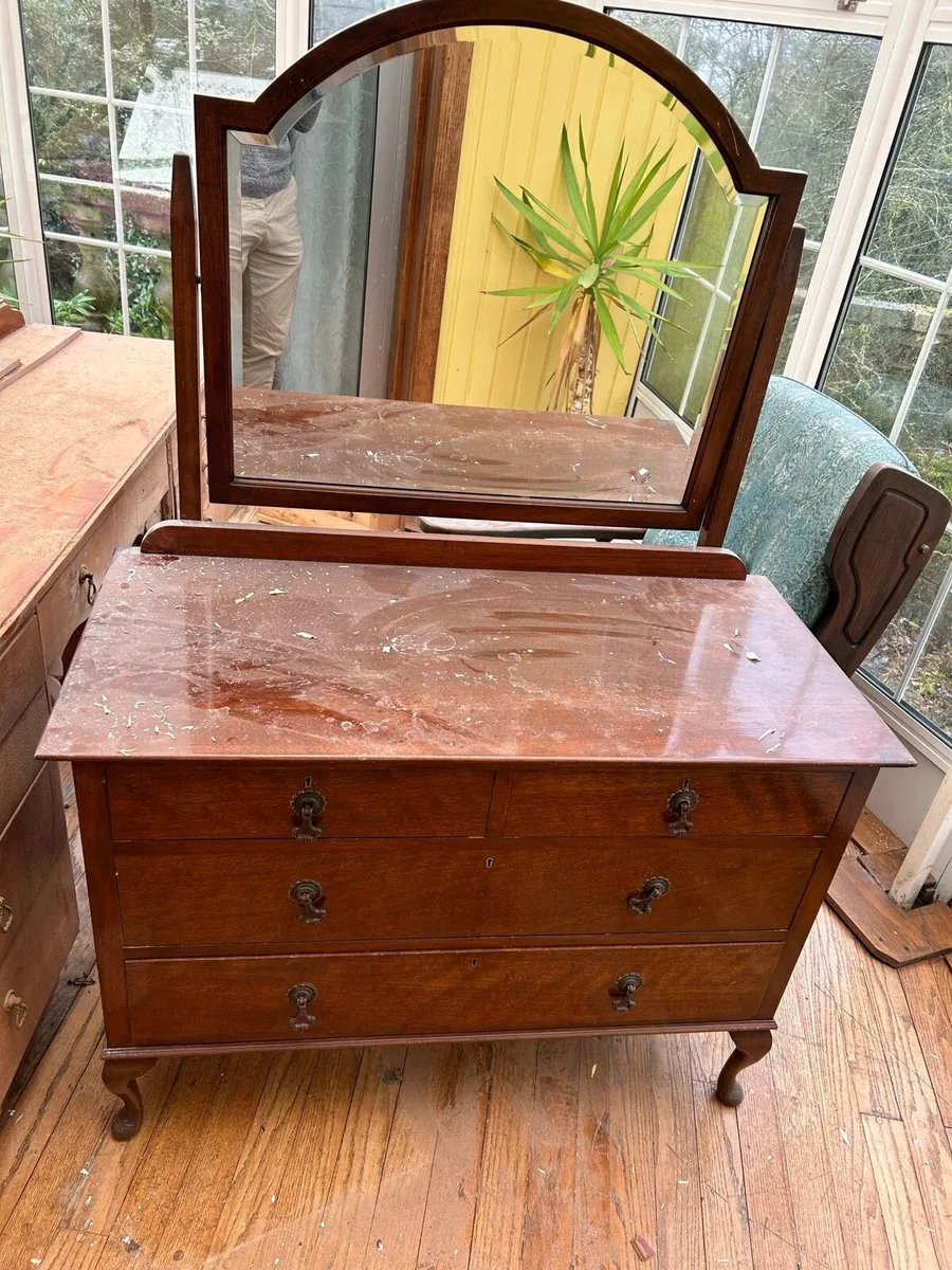 Dressing table