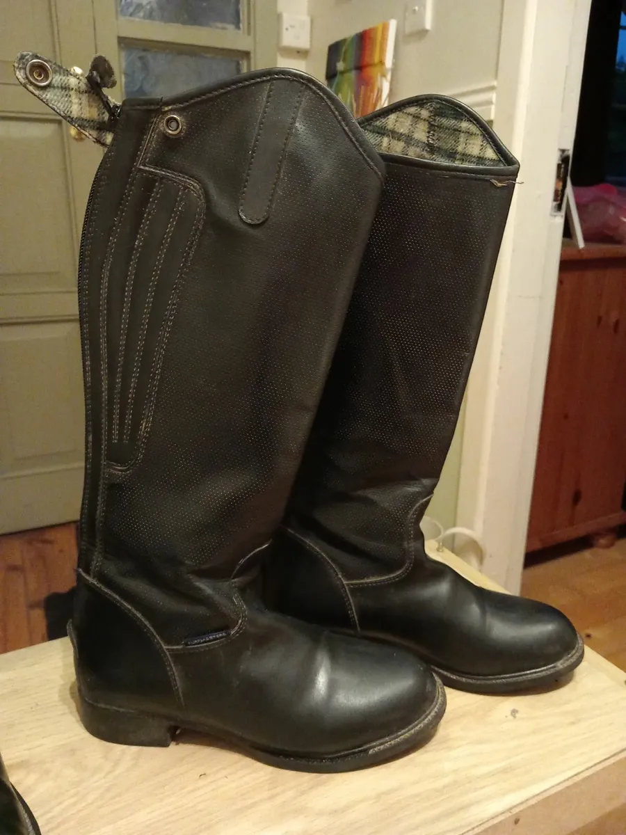Horse riding boots - Image 1