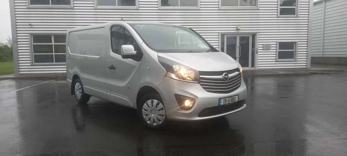 Opel Vivaro 2017 sport - Image 1