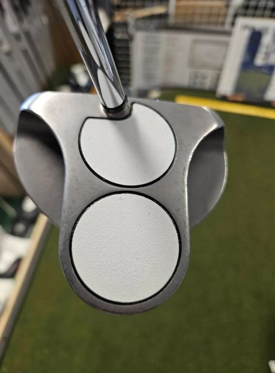 Odyssey White Hot 2-Ball Putter - Image 2