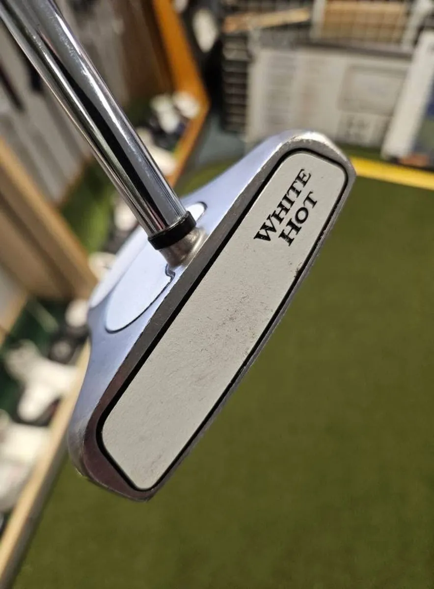 Odyssey White Hot 2-Ball Putter - Image 4