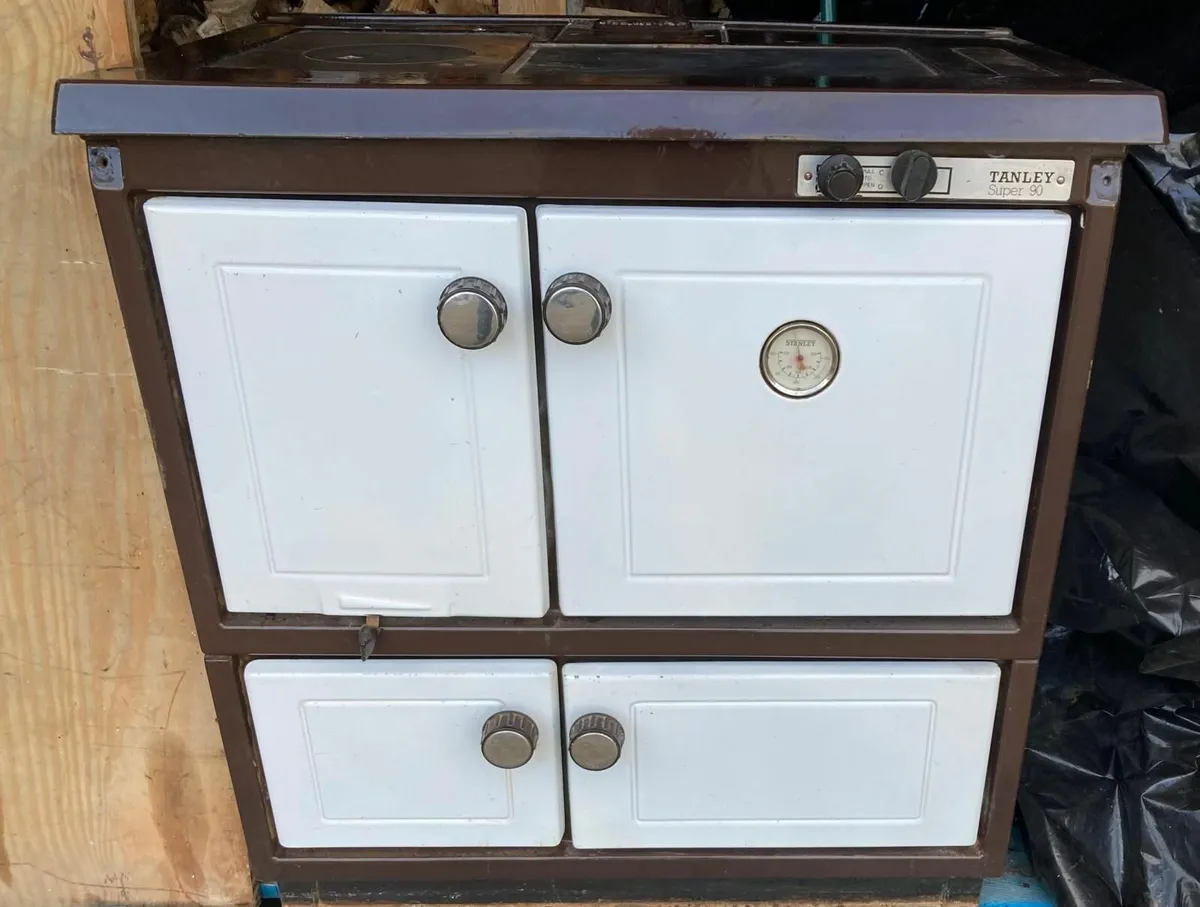 Stanley super 90 solid fuel range - Image 1