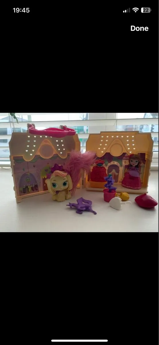 Small Carry Case House with Small Figurines etc - Image 2